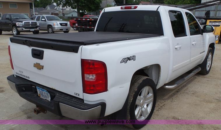 image for item BZ9755 2007 Chevrolet Silverado 1500 pickup truck