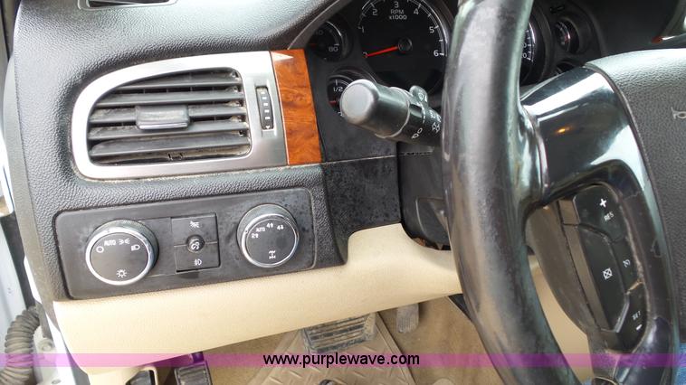 image for item BZ9755 2007 Chevrolet Silverado 1500 pickup truck