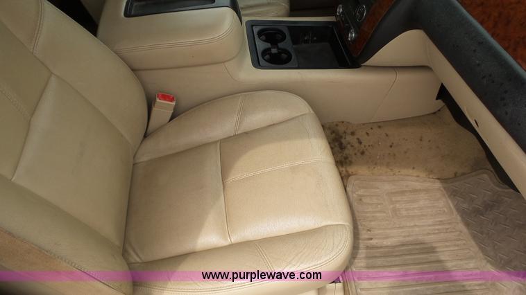 image for item BZ9755 2007 Chevrolet Silverado 1500 pickup truck