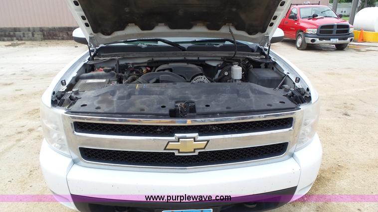 image for item BZ9755 2007 Chevrolet Silverado 1500 pickup truck