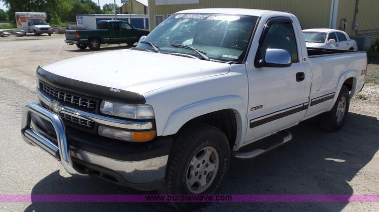 image for item BZ9756 1999 Chevrolet Silverado 1500 pickup truck