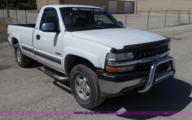 image for item BZ9756 1999 Chevrolet Silverado 1500 pickup truck