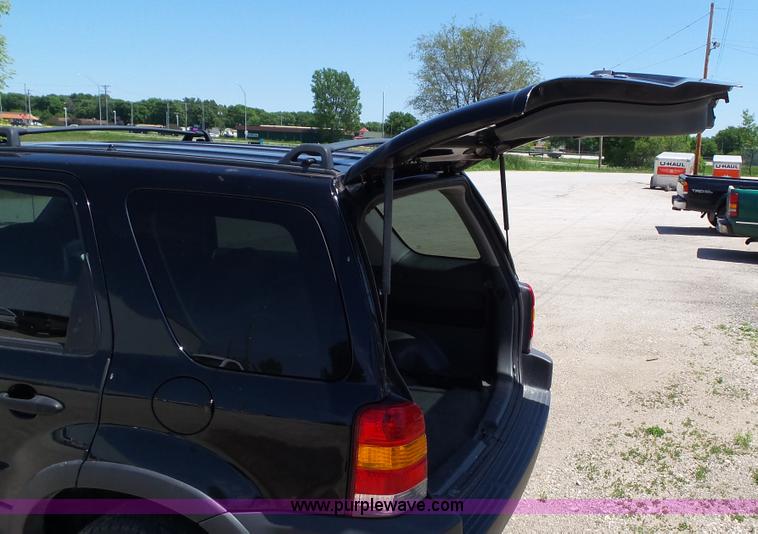 image for item BZ9757 2003 Ford Escape XLT SUV