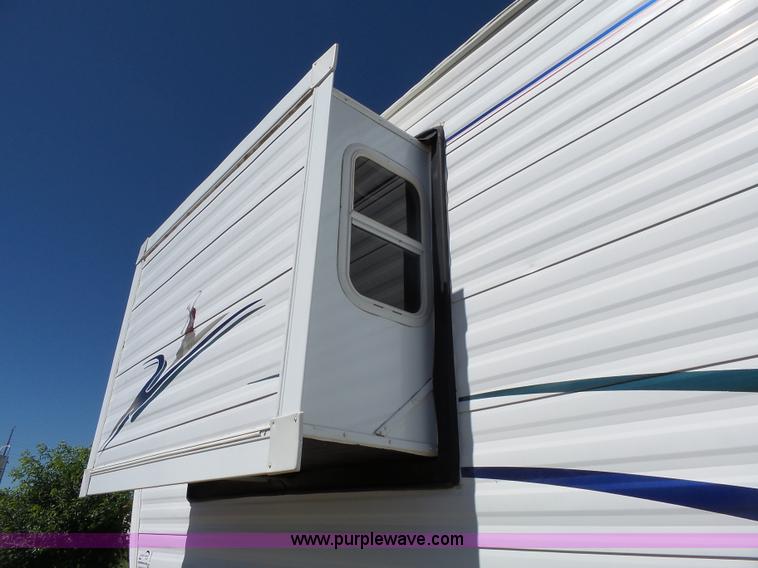 image for item J4049 2003 Dutchman Classic camper