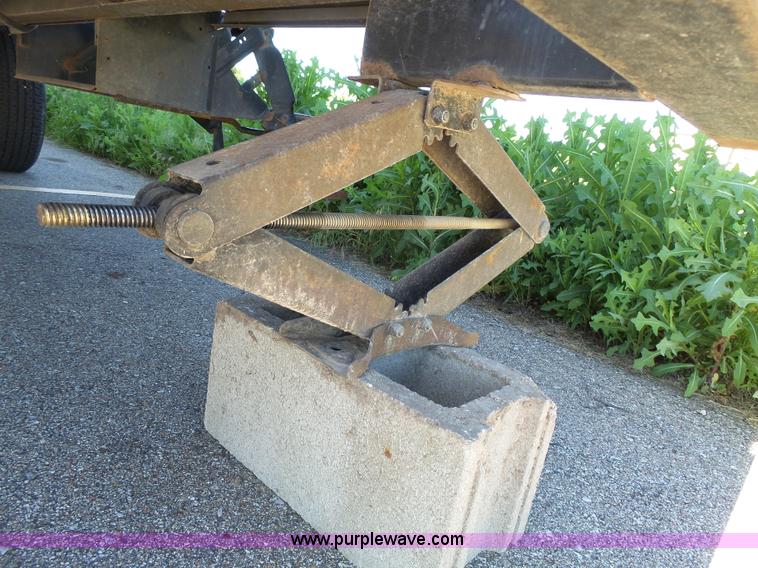 image for item J4049 2003 Dutchman Classic camper