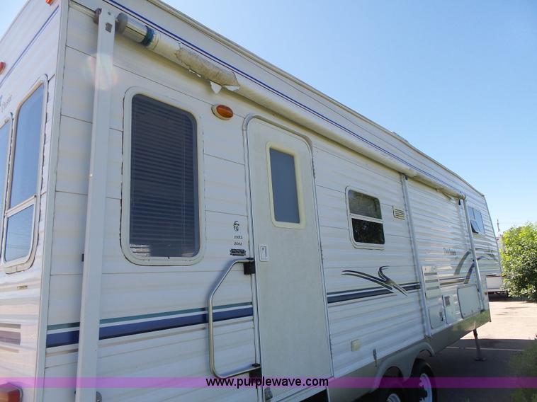 image for item J4049 2003 Dutchman Classic camper