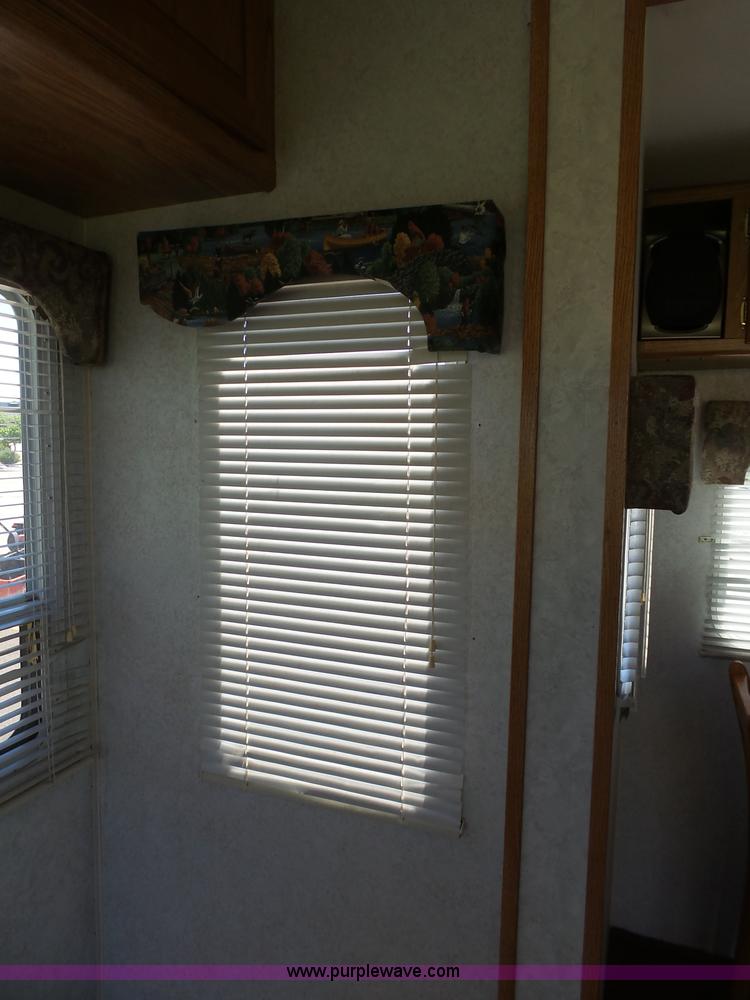 image for item J4049 2003 Dutchman Classic camper