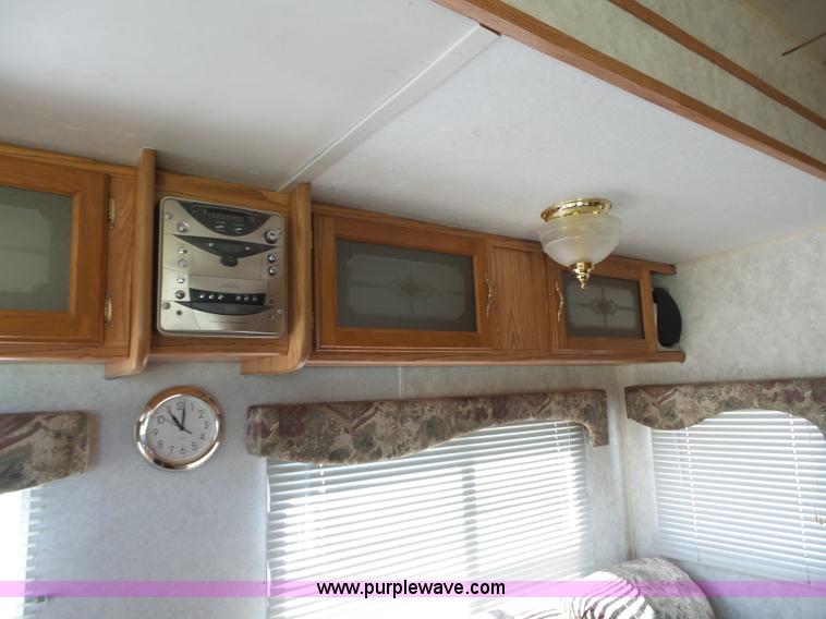 image for item J4049 2003 Dutchman Classic camper