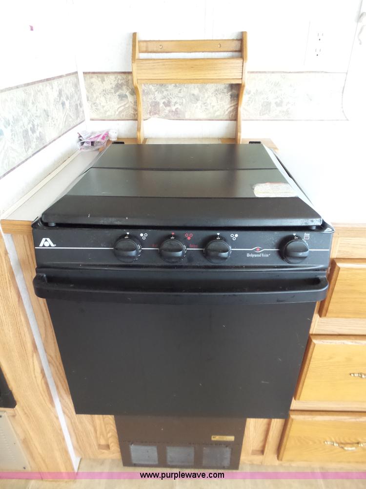 image for item J4049 2003 Dutchman Classic camper