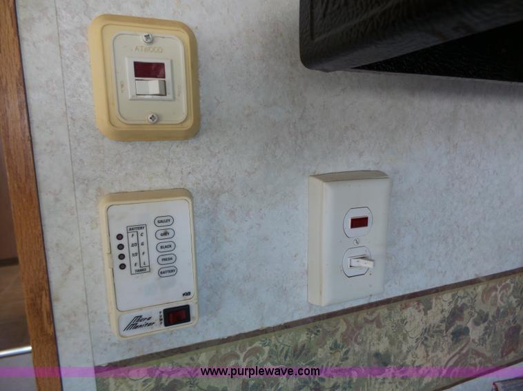 image for item J4049 2003 Dutchman Classic camper