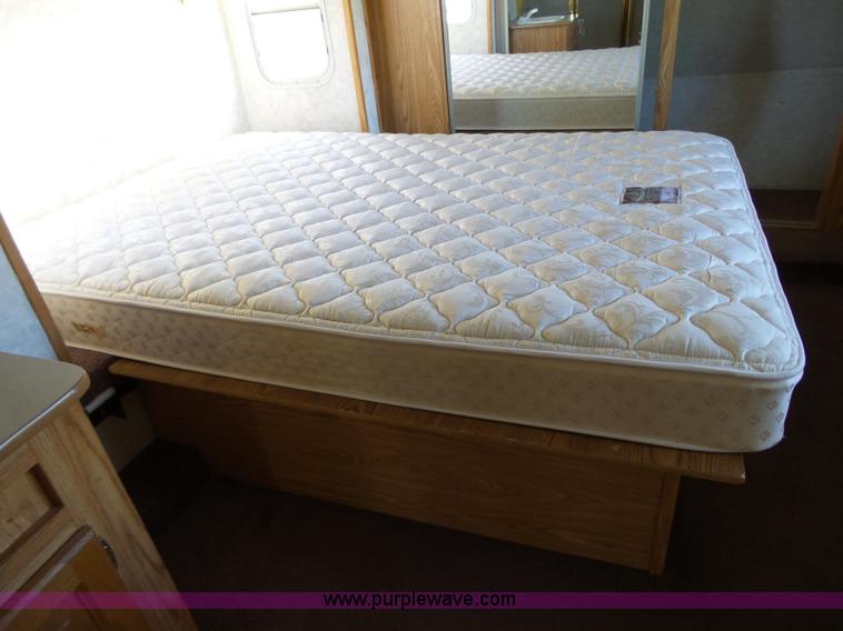 image for item J4049 2003 Dutchman Classic camper