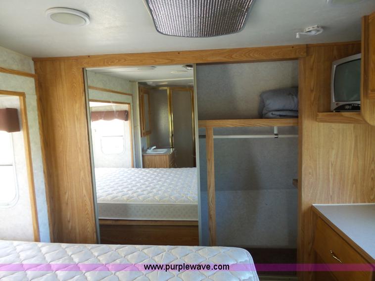 image for item J4049 2003 Dutchman Classic camper