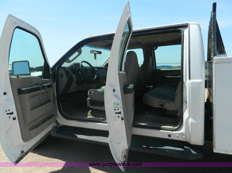 image for item J8892 2008 Ford F350 Super Duty Crew Cab utility truck
