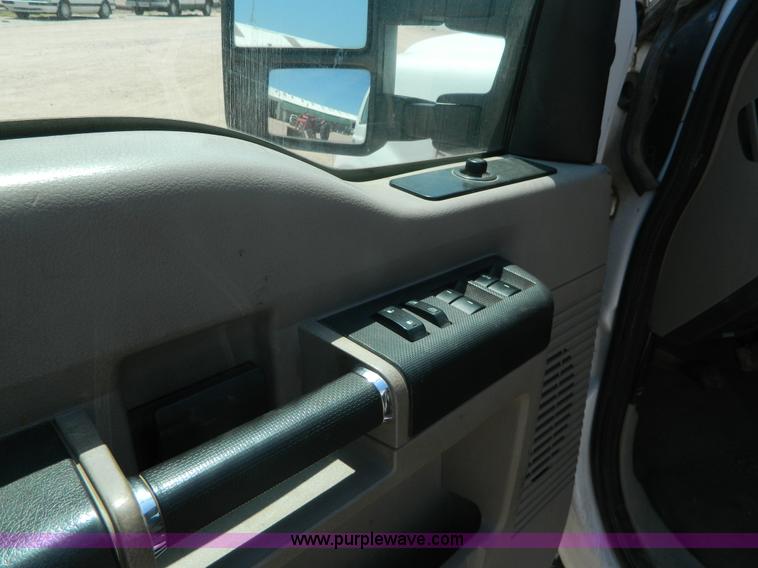 image for item J8892 2008 Ford F350 Super Duty Crew Cab utility truck