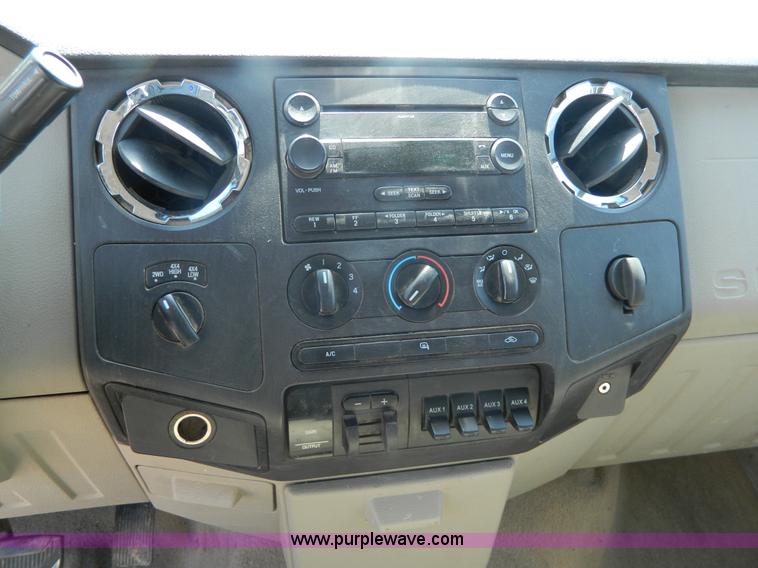 image for item J8892 2008 Ford F350 Super Duty Crew Cab utility truck