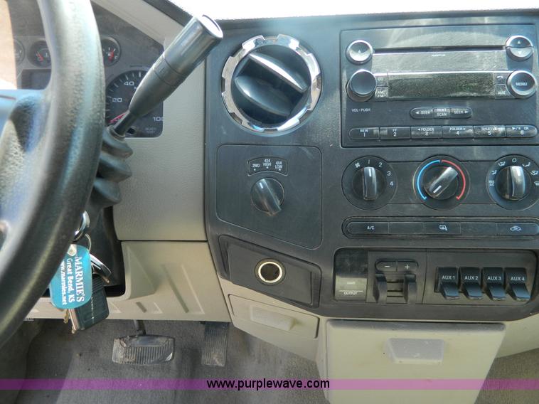 image for item J8892 2008 Ford F350 Super Duty Crew Cab utility truck