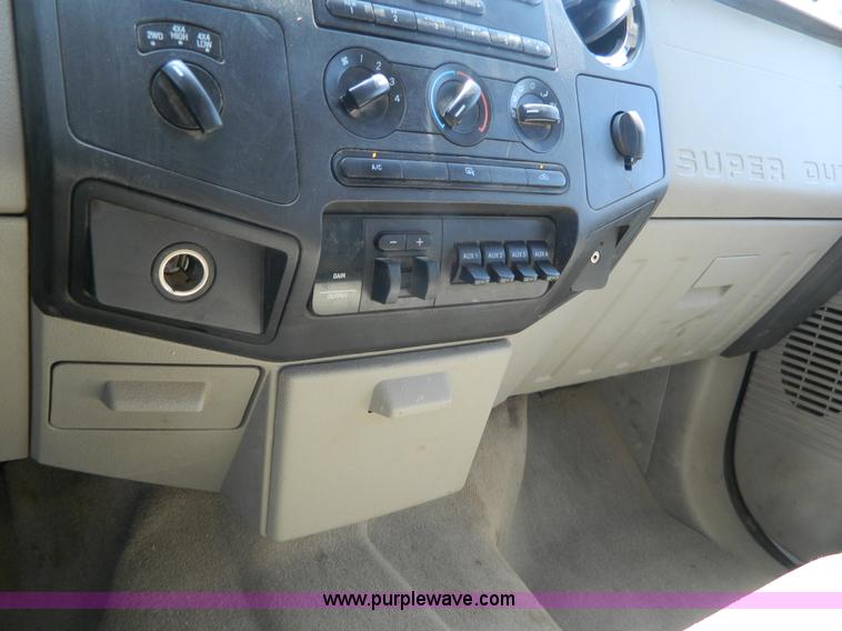 image for item J8892 2008 Ford F350 Super Duty Crew Cab utility truck