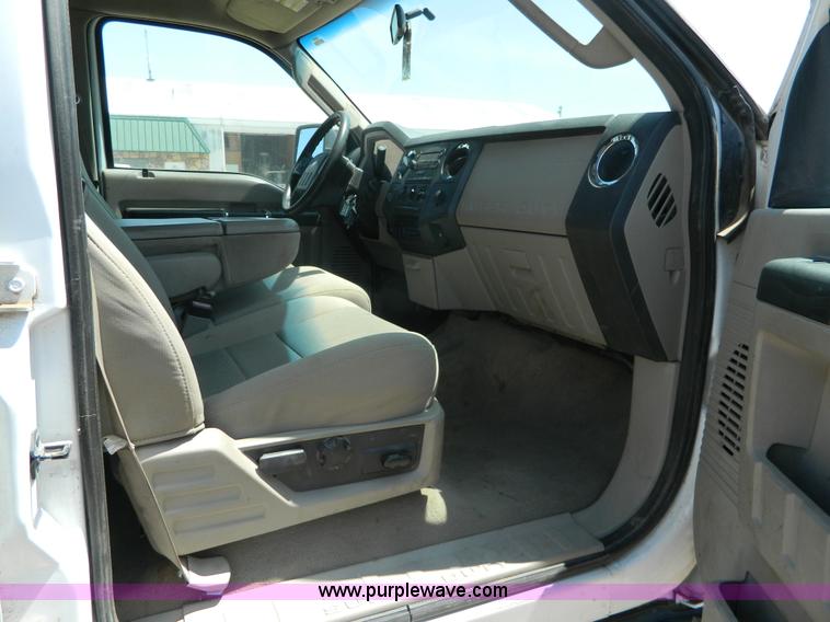 image for item J8892 2008 Ford F350 Super Duty Crew Cab utility truck