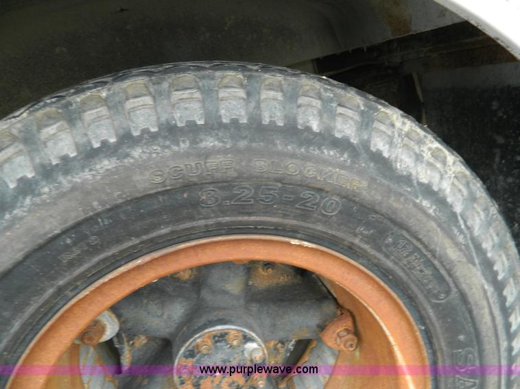 image for item J8914 1980 Ford bus