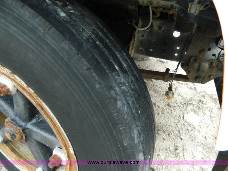 image for item J8914 1980 Ford bus