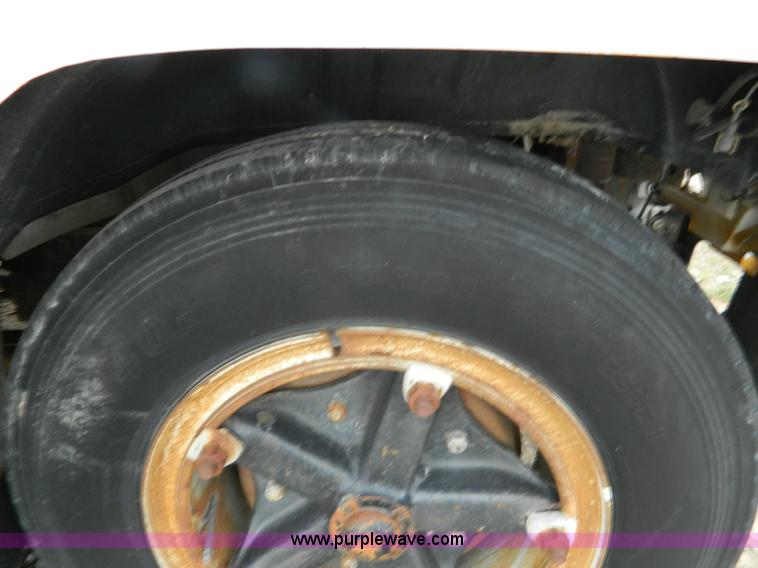 image for item J8914 1980 Ford bus