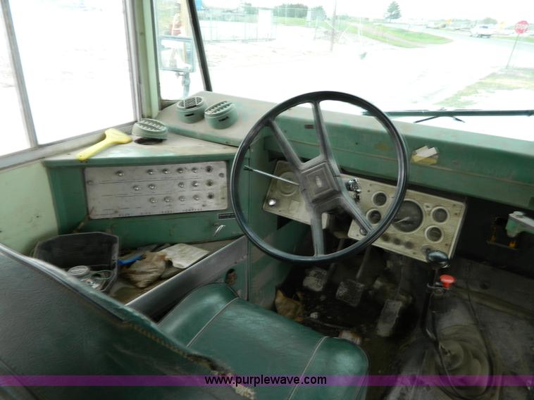 image for item J8914 1980 Ford bus