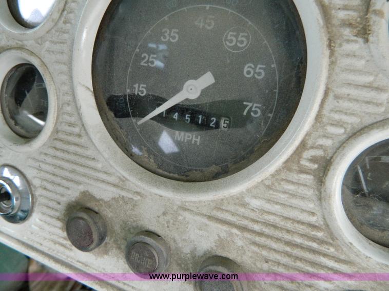 image for item J8914 1980 Ford bus