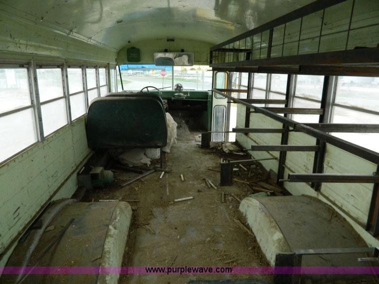 image for item J8914 1980 Ford bus