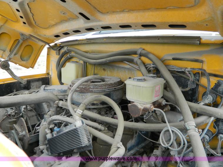 image for item J8914 1980 Ford bus