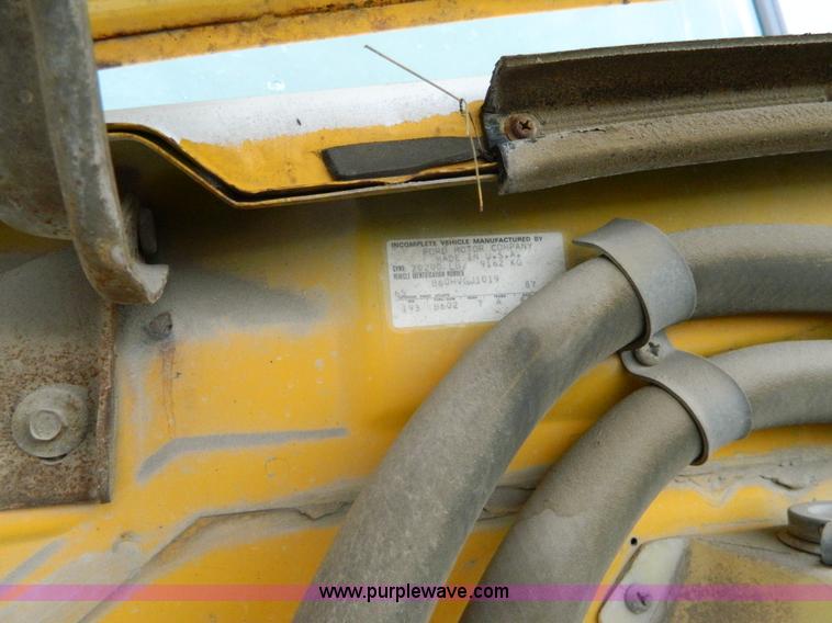 image for item J8914 1980 Ford bus