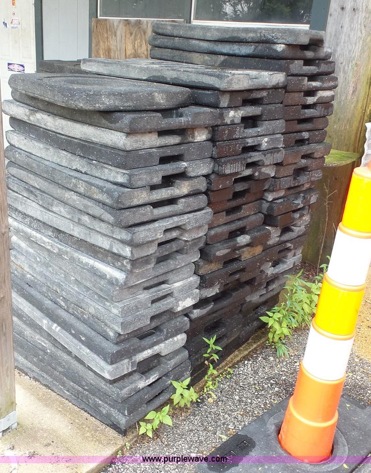 image for item K1440 (60) traffic cones and bases