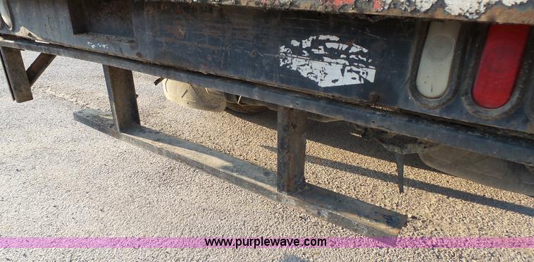 image for item K4058 1999 Ford F550 flatbed truck
