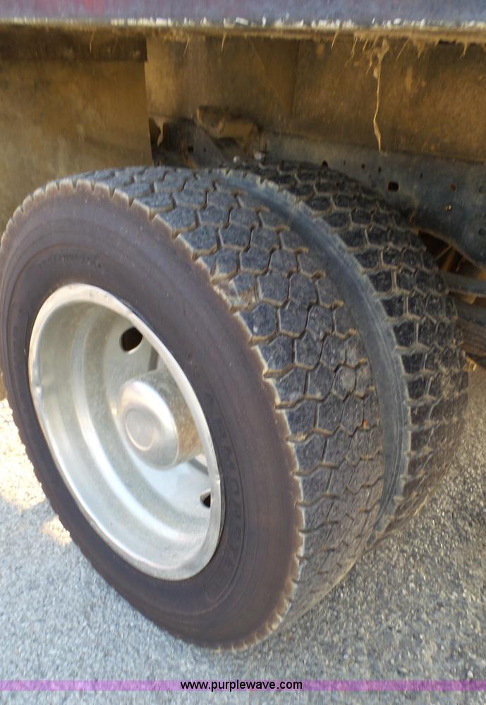 image for item K4058 1999 Ford F550 flatbed truck