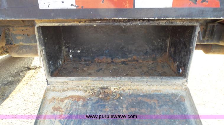 image for item K4058 1999 Ford F550 flatbed truck