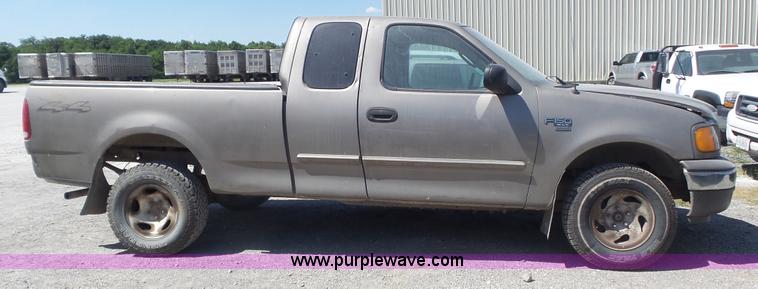 image for item K7740 2004 Ford F150 XLT Ext. Cab pickup truck