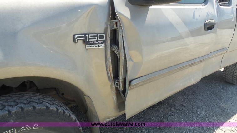 image for item K7740 2004 Ford F150 XLT Ext. Cab pickup truck