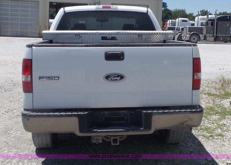 image for item K7742 2005 Ford F150 Lariat SuperCrew pickup truck