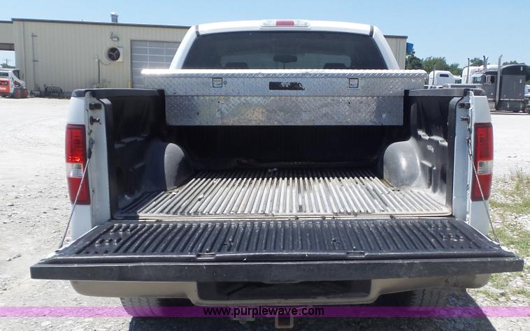 image for item K7742 2005 Ford F150 Lariat SuperCrew pickup truck