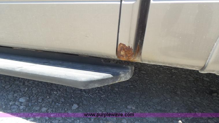 image for item K7742 2005 Ford F150 Lariat SuperCrew pickup truck