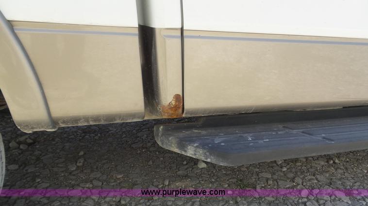 image for item K7742 2005 Ford F150 Lariat SuperCrew pickup truck