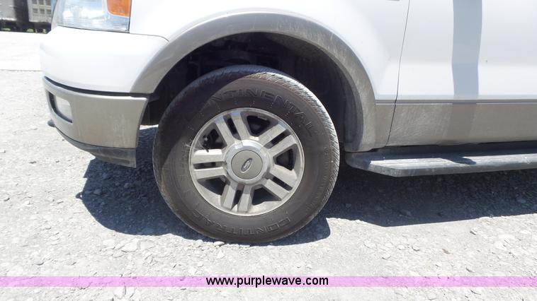 image for item K7742 2005 Ford F150 Lariat SuperCrew pickup truck