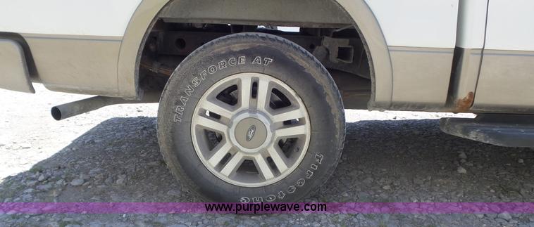 image for item K7742 2005 Ford F150 Lariat SuperCrew pickup truck