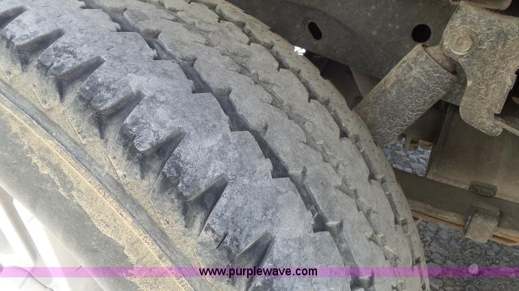 image for item K7742 2005 Ford F150 Lariat SuperCrew pickup truck