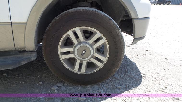 image for item K7742 2005 Ford F150 Lariat SuperCrew pickup truck