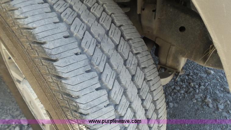 image for item K7742 2005 Ford F150 Lariat SuperCrew pickup truck