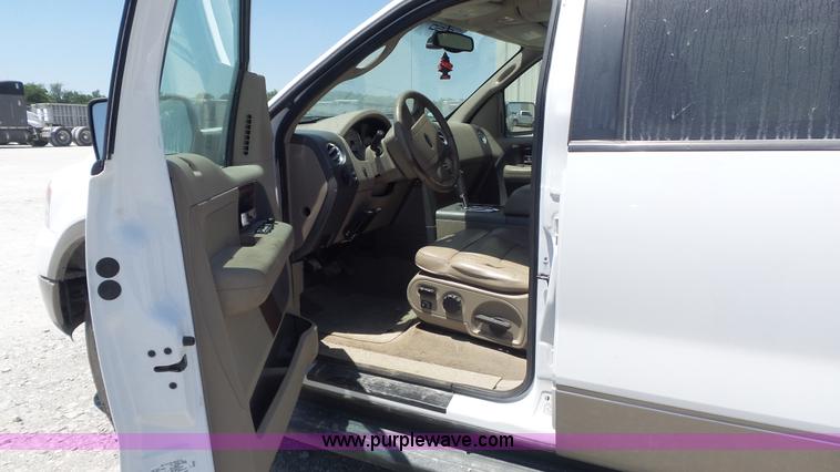 image for item K7742 2005 Ford F150 Lariat SuperCrew pickup truck