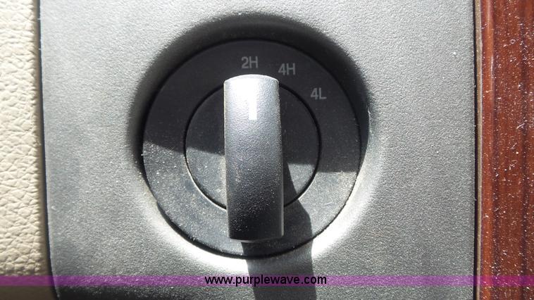 image for item K7742 2005 Ford F150 Lariat SuperCrew pickup truck