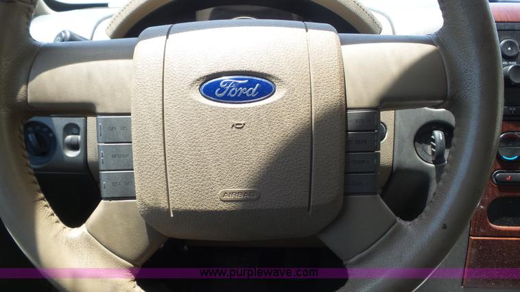 image for item K7742 2005 Ford F150 Lariat SuperCrew pickup truck