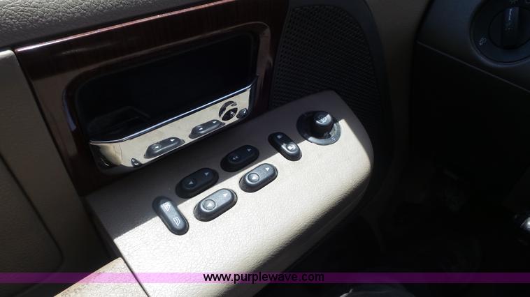 image for item K7742 2005 Ford F150 Lariat SuperCrew pickup truck