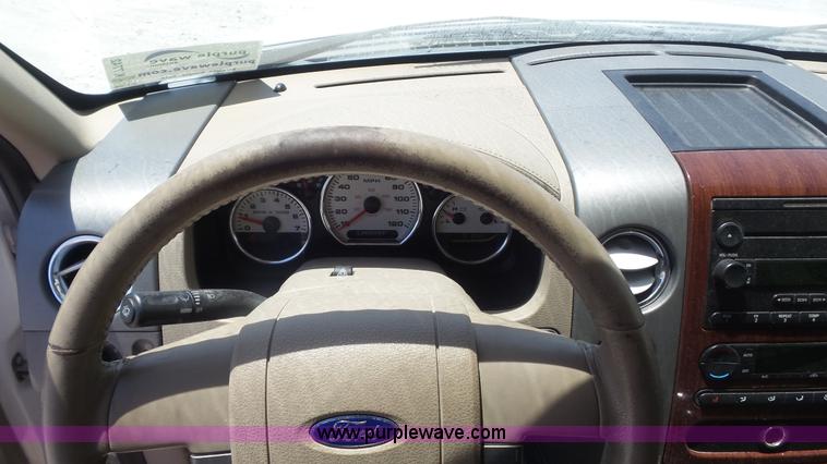 image for item K7742 2005 Ford F150 Lariat SuperCrew pickup truck